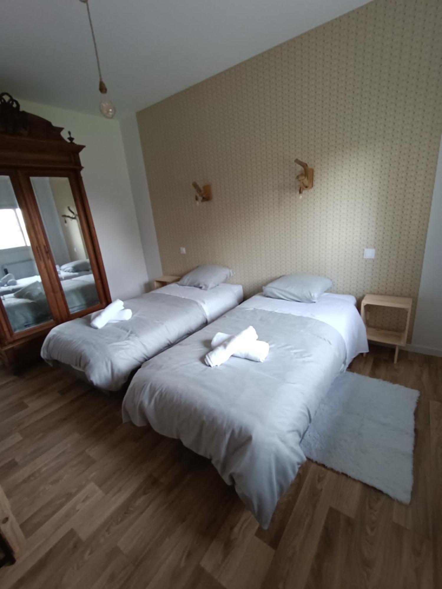 La Petite Maison Dans La Prairie Ecommoy Extérieur photo