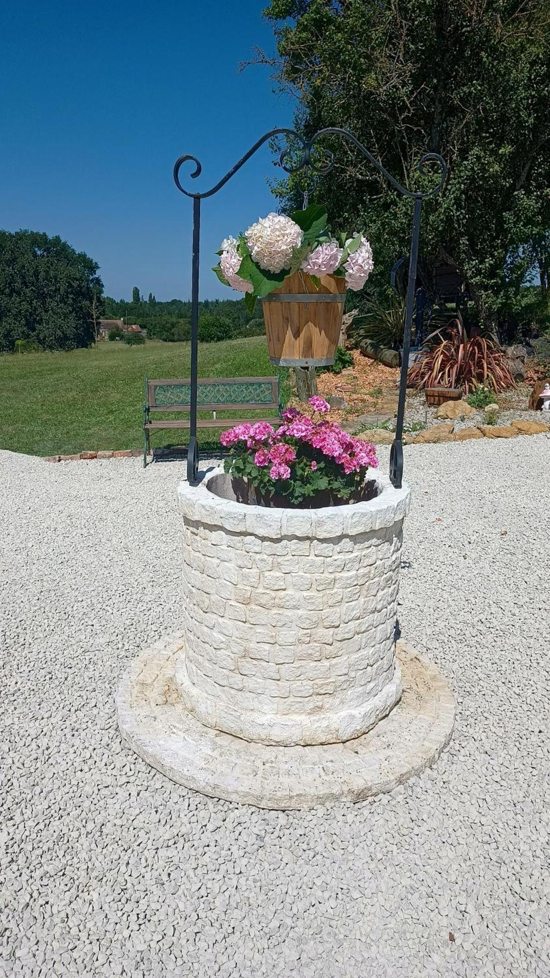 La Petite Maison Dans La Prairie Ecommoy Extérieur photo